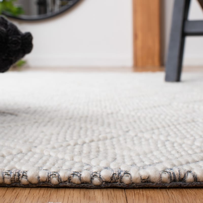 SAFAVIEH Handmade Vermont Deryn New Zealand Wool Rug