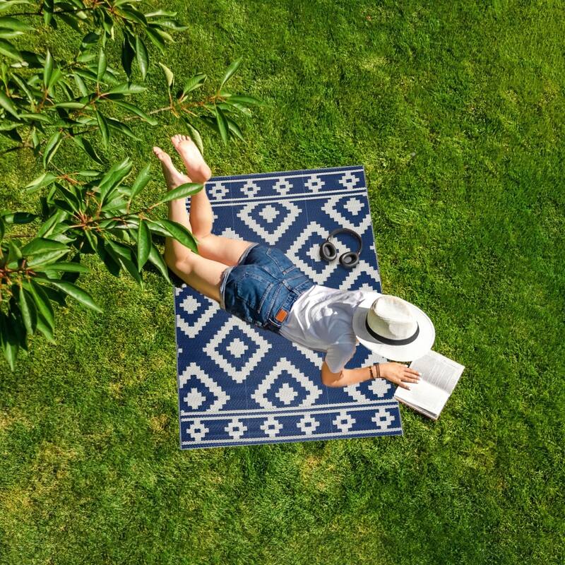 Playa Rug Outdoor Recycled Reversible Plastic Folded Mat/Rug Milan Collection Lightweight & Weather, Water and UV Resistant
