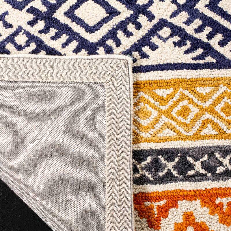 SAFAVIEH Handmade Micro-Loop Sigourney Wool Rug