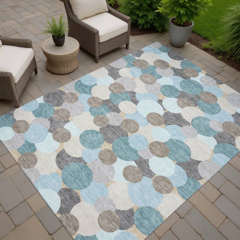 Machine Washable Indoor/ Outdoor Mucho Bubbles Chantille Rug
