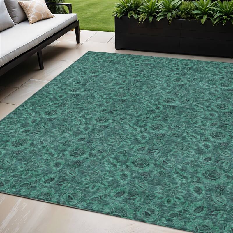 HomeRoots Floral Transitional Rectangle Outdoor Rug - 5' X 8'