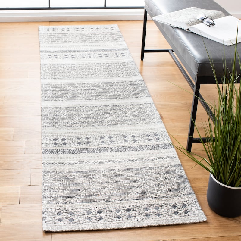 SAFAVIEH Handmade Classic Vintage Suhasini Rug - 2'3" x 8' Runner - Grey