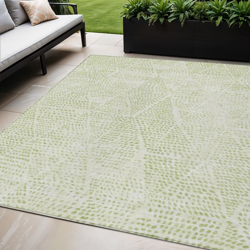 HomeRoots Geometric Transitional Rectangle Outdoor Rug - 5' X 8'