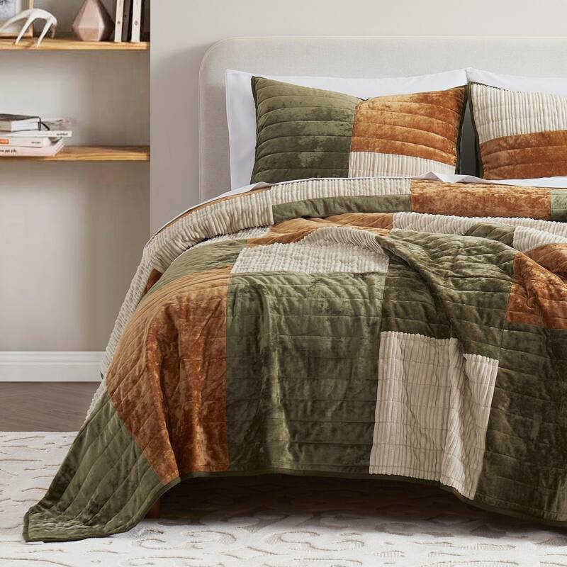 Wonderful Velvet 3 Piece Quilt Set