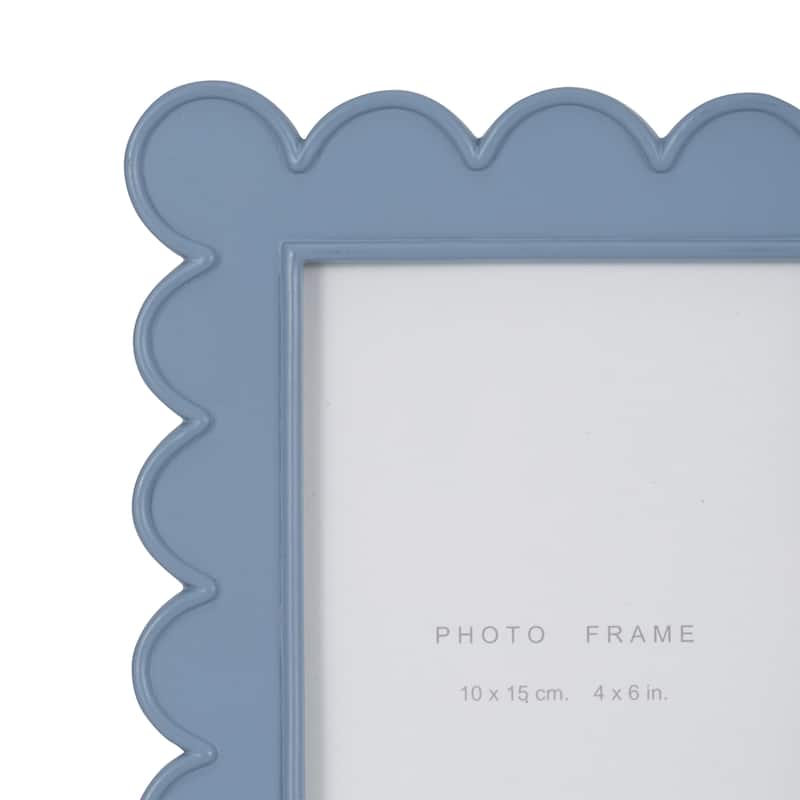 Sagebrook Home Resin Picture Frame with Scalloped Edges and Built-In Stand