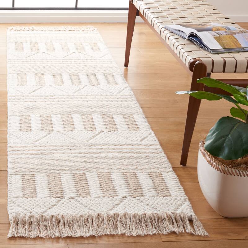 SAFAVIEH Handmade Natura Josyane Rustic Boho Fringe Wool Rug