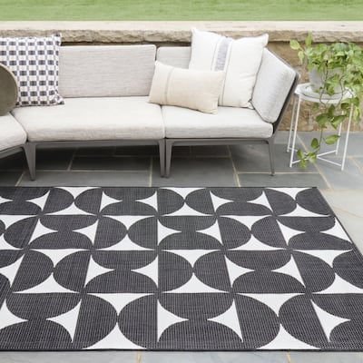 Camille Modern Geometric Indoor/Outdoor Area Rug