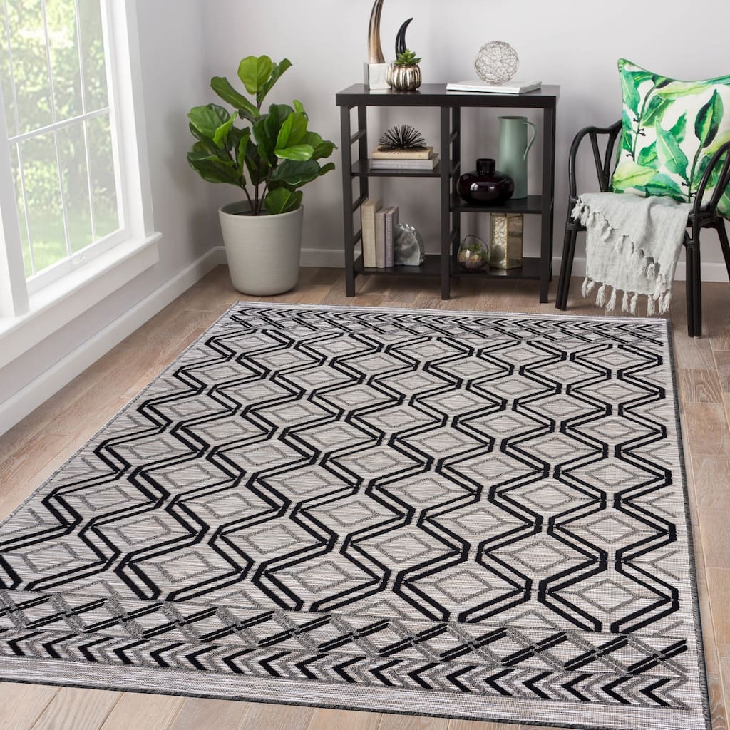 Reter Contemporary Geometric Performance Indoor/Outdoor Area Rug by Sevita