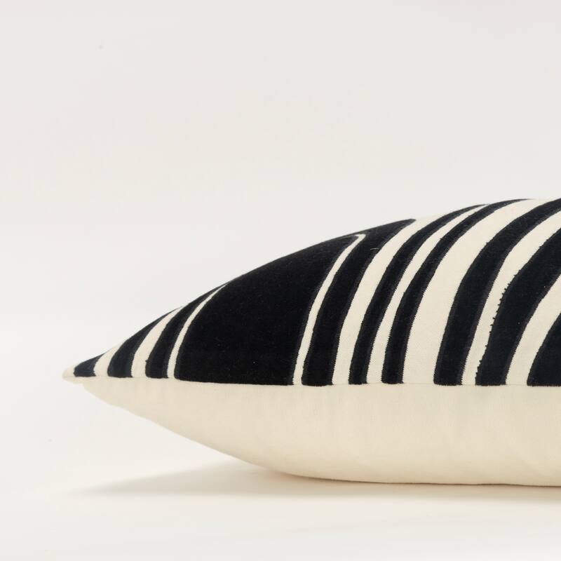 Rizzy Home Transitional Poly Filled Pillow - 14"x26"