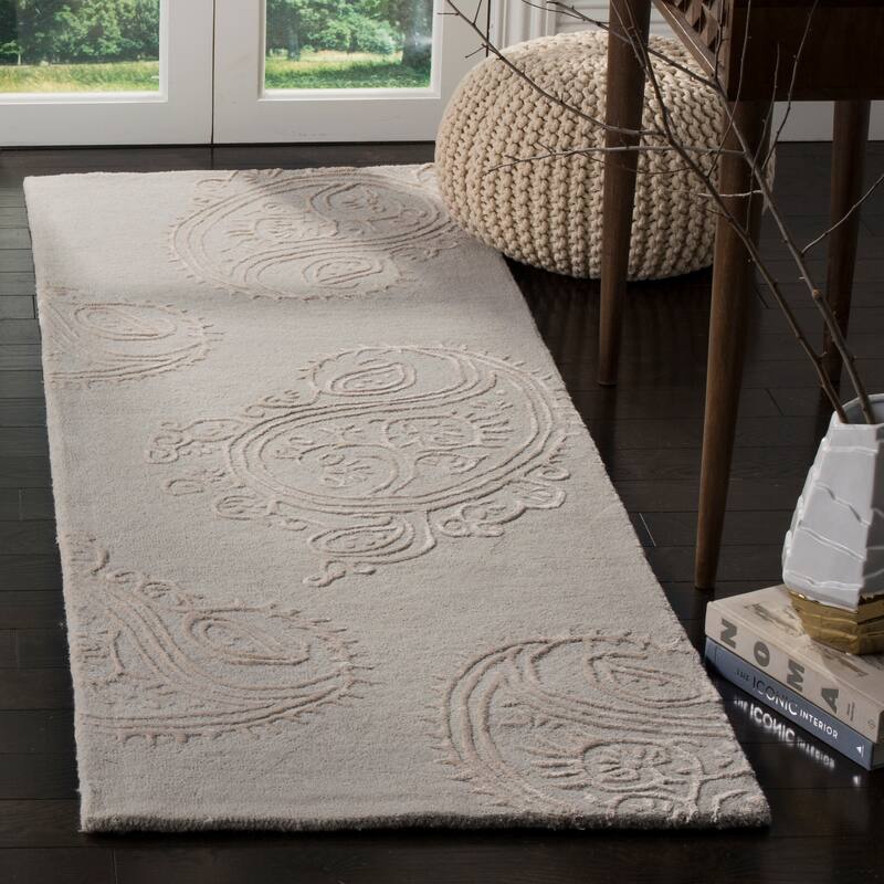 SAFAVIEH Handmade Bella Kristiana Paisley Modern Floral Wool Rug - 2'3" x 7' Runner - Silver/Beige