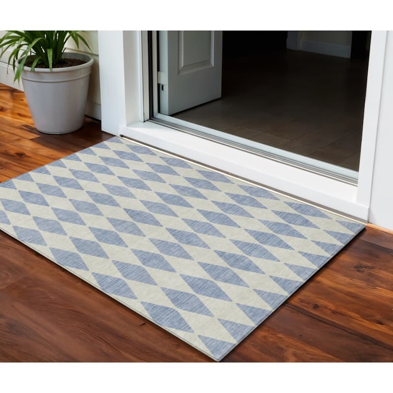HomeRoots Geometric Transitional Rectangle Outdoor Rug - 3' x 5'