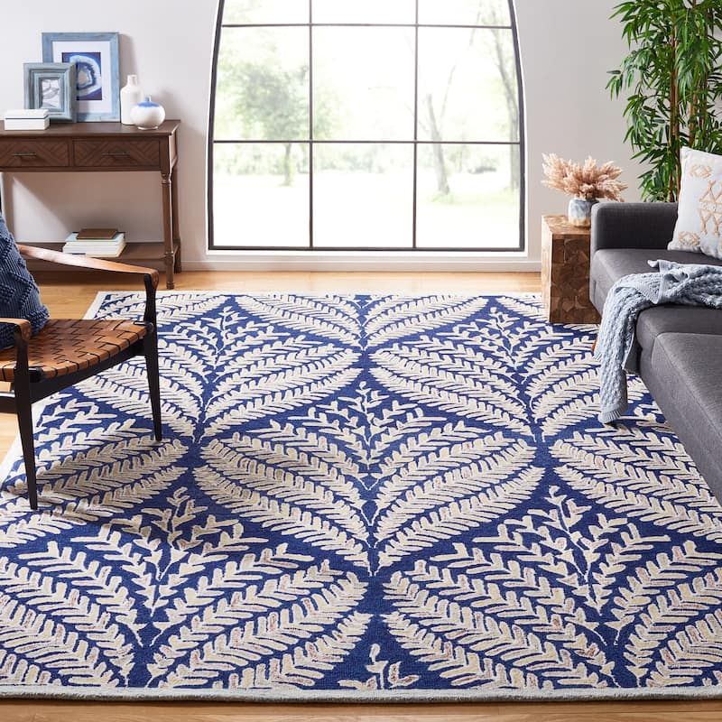 SAFAVIEH Handmade Capri Ilianka Wool Rug