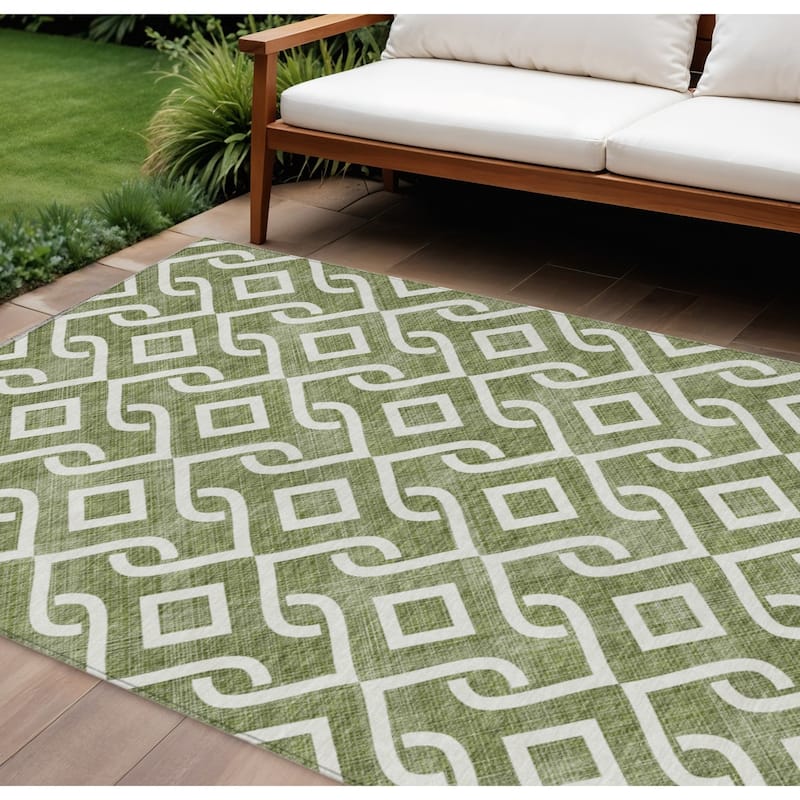 HomeRoots Geometric Transitional Rectangle Outdoor Rug - 10' X 14'
