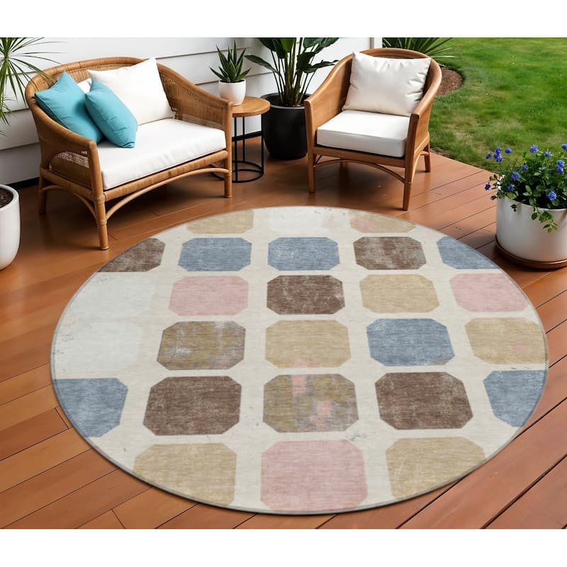 HomeRoots Geometric Transitional Rectangle Outdoor Rug - 8' Round
