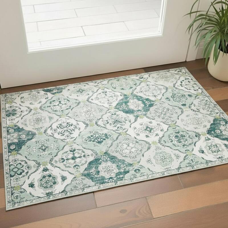 HomeRoots Patchwork Traditional Rectangle Area Rug - 3' X 5' - 3' X 5'