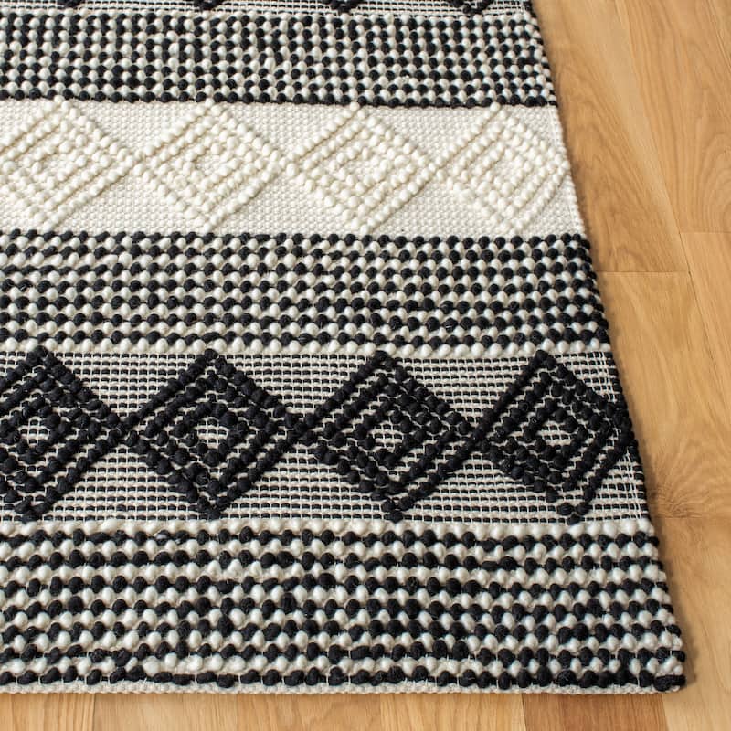 SAFAVIEH Handmade Natura Annedorte Wool Rug