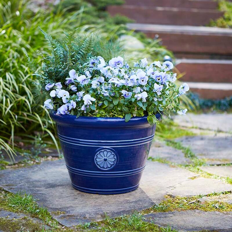 Southern Patio Modesto Handcrafted Composite Planter