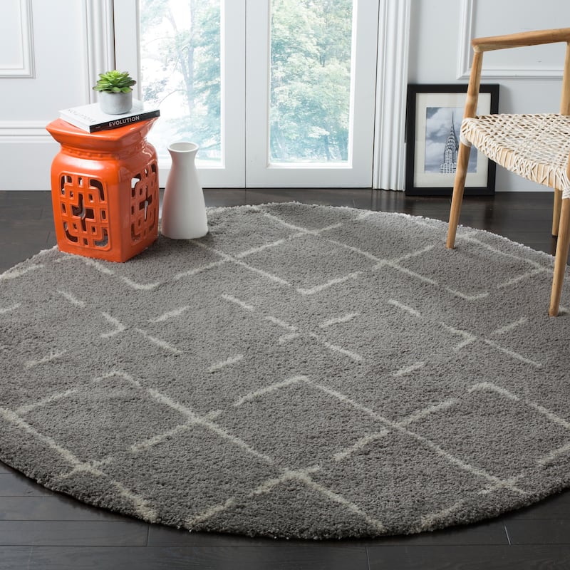SAFAVIEH Arizona Shag Ghinwa 1.2-inch Thick Rug - 6'7" Round - Grey/Ivory
