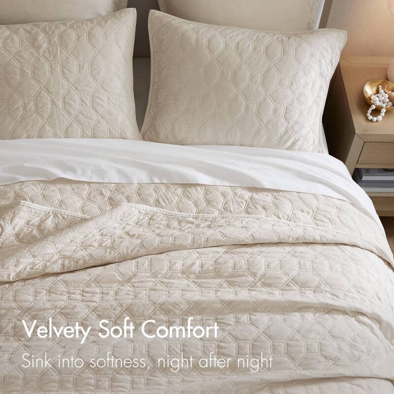 Madison Park Emery 3 Piece Velvet Quilt Set