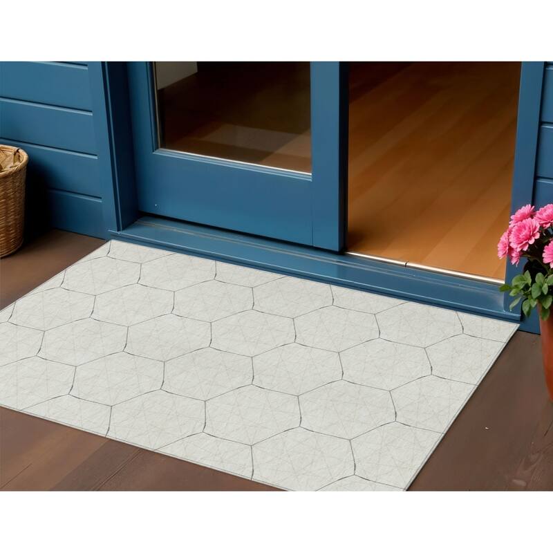HomeRoots Geometric Transitional Rectangle Outdoor Rug - 3' x 5'
