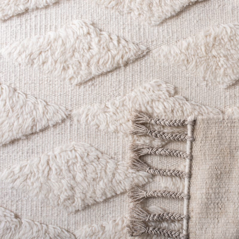 SAFAVIEH Handmade Casablanca Shag Rouba Tribal Wool Rug