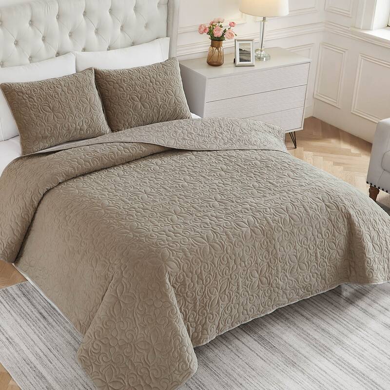 BCBG Astor Velvet Quilt Sets