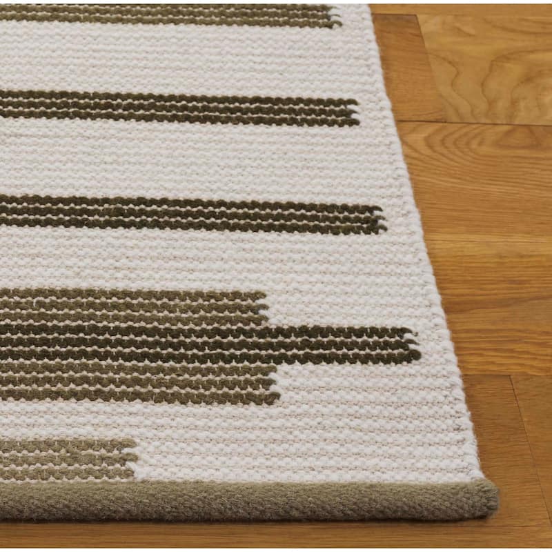 SAFAVIEH Handmade Kenya Herta Striped Wool Rug