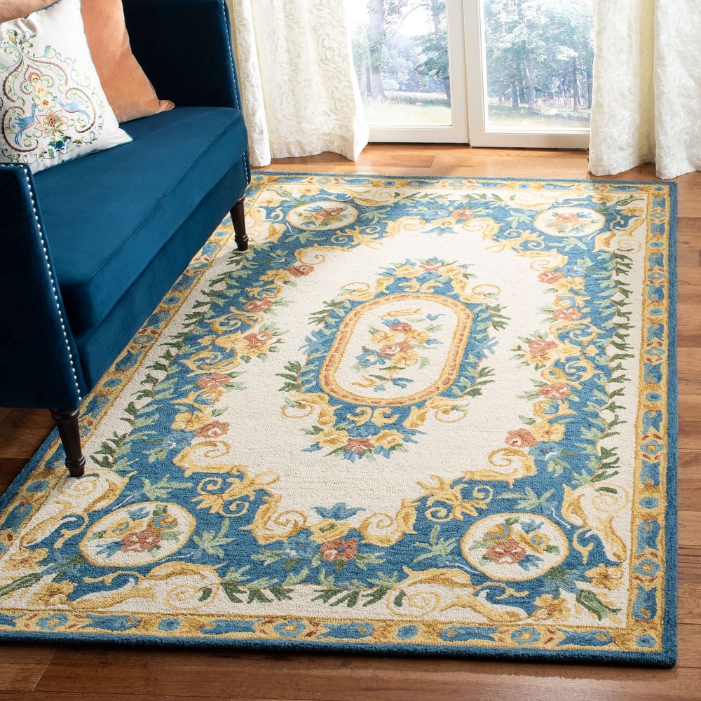 SAFAVIEH Handmade Micro-Loop Cheong Wool Rug