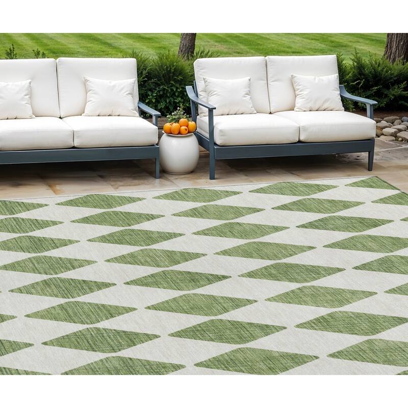 HomeRoots Geometric Transitional Rectangle Outdoor Rug - 8' X 10'