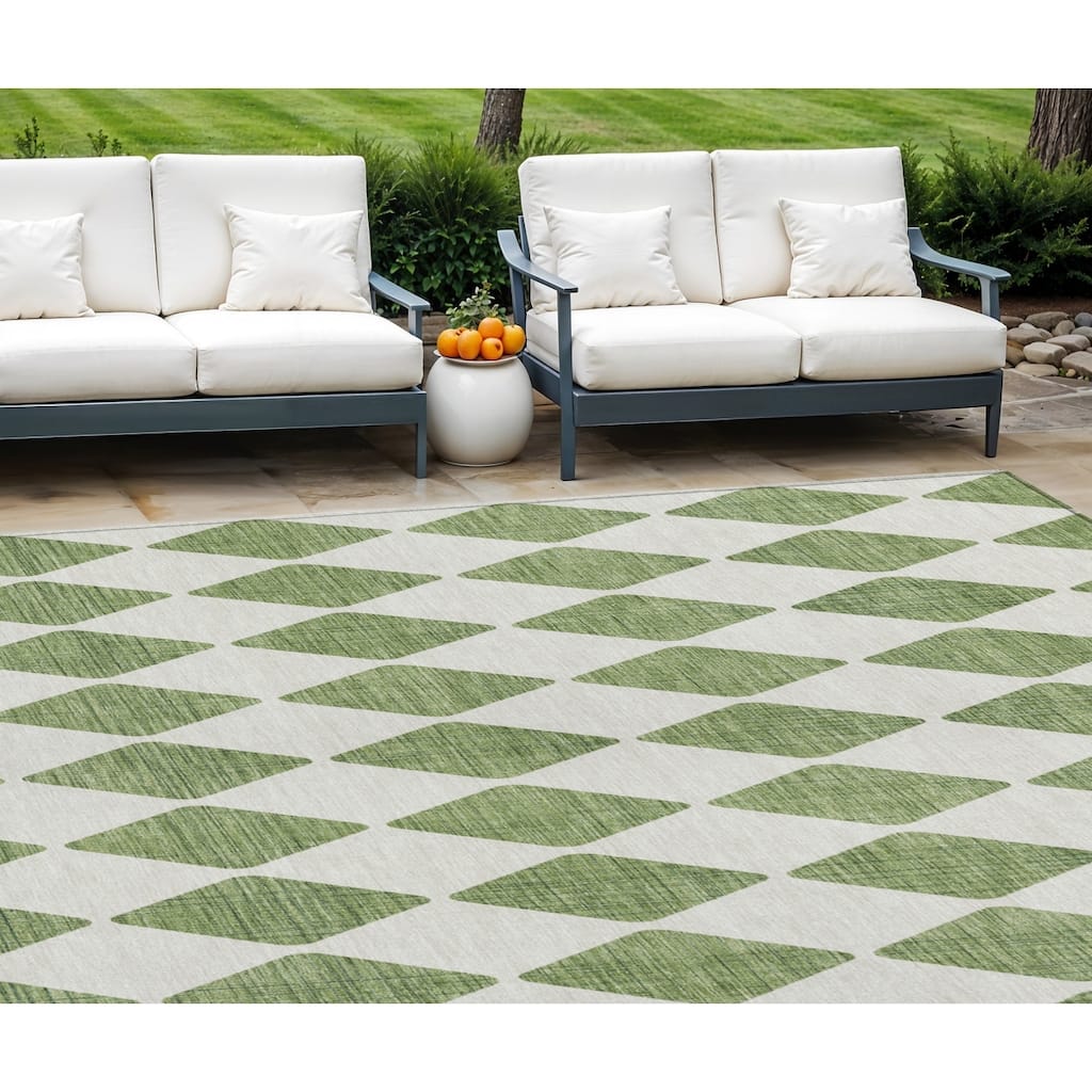 HomeRoots Geometric Transitional Rectangle Outdoor Rug
