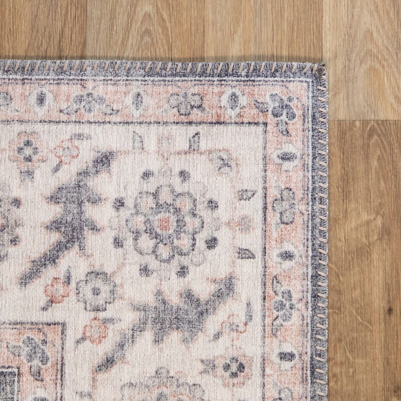 Sevim Traditional Area Rug