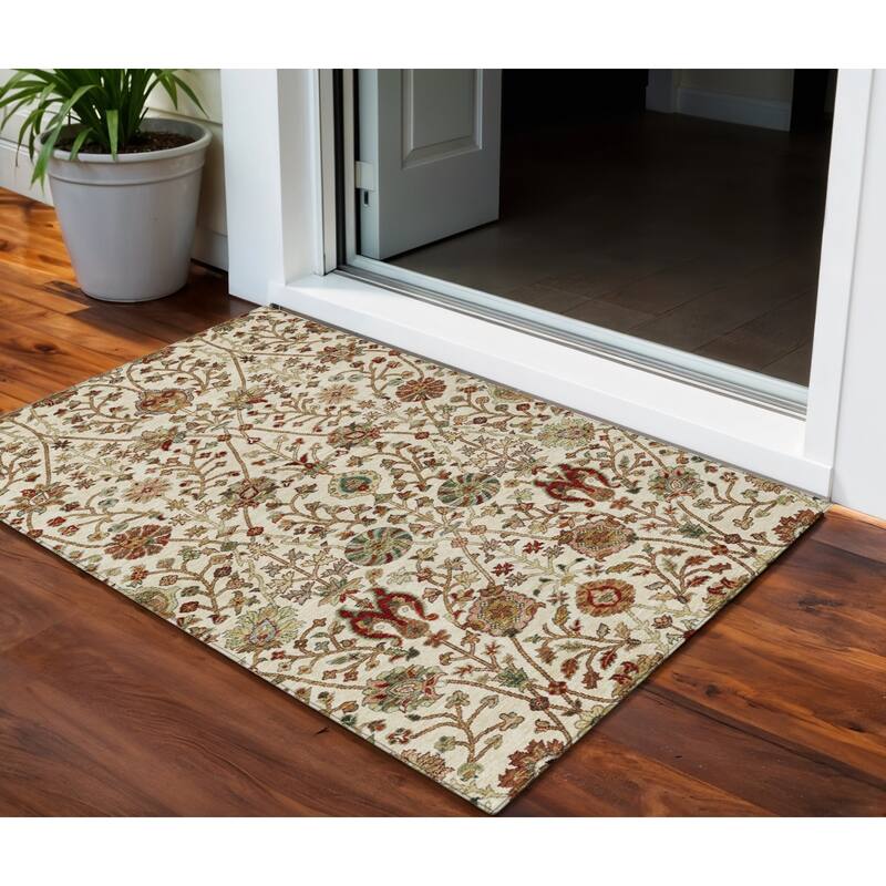 HomeRoots Floral Transitional Rectangle Outdoor Rug - 3' x 5'