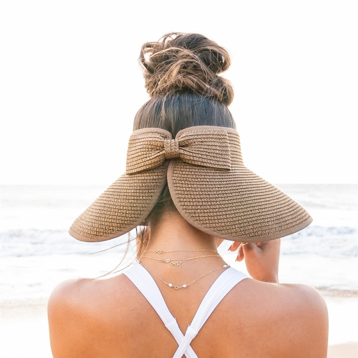 Foldable wide brim bow visor clearance