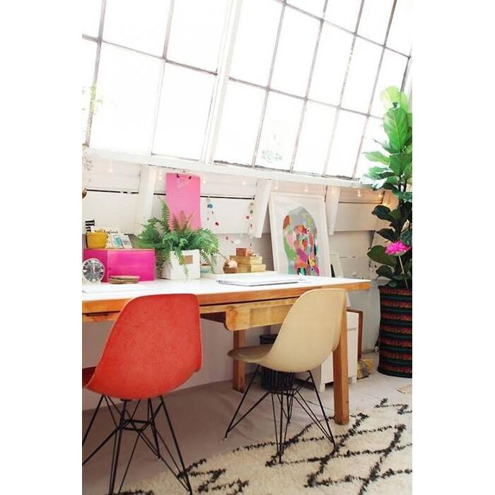 Set of 2 Mid-Century Modern Dining Side Chairs Armless Plastic Shell Seat with Black Metal Wire Eiffel Base, White