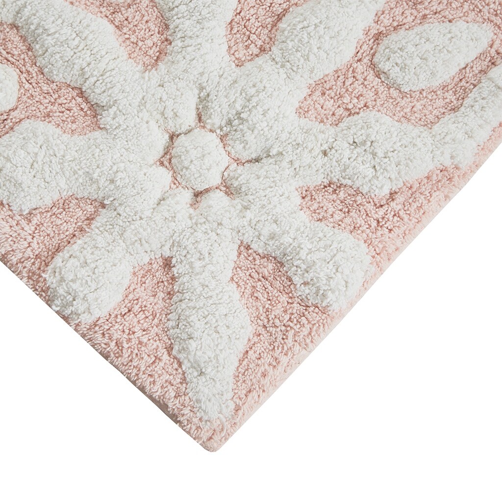 https://ak1.ostkcdn.com/images/products/is/images/direct/ffa05cde7170d485b255e8846611b4e3803705c6/100%25-Cotton-Tufted-Bath-Rug%2C-Floor-Towel-for-Bathroom-Absorbent-Machine-Washable---20%22-x-30%22.jpg