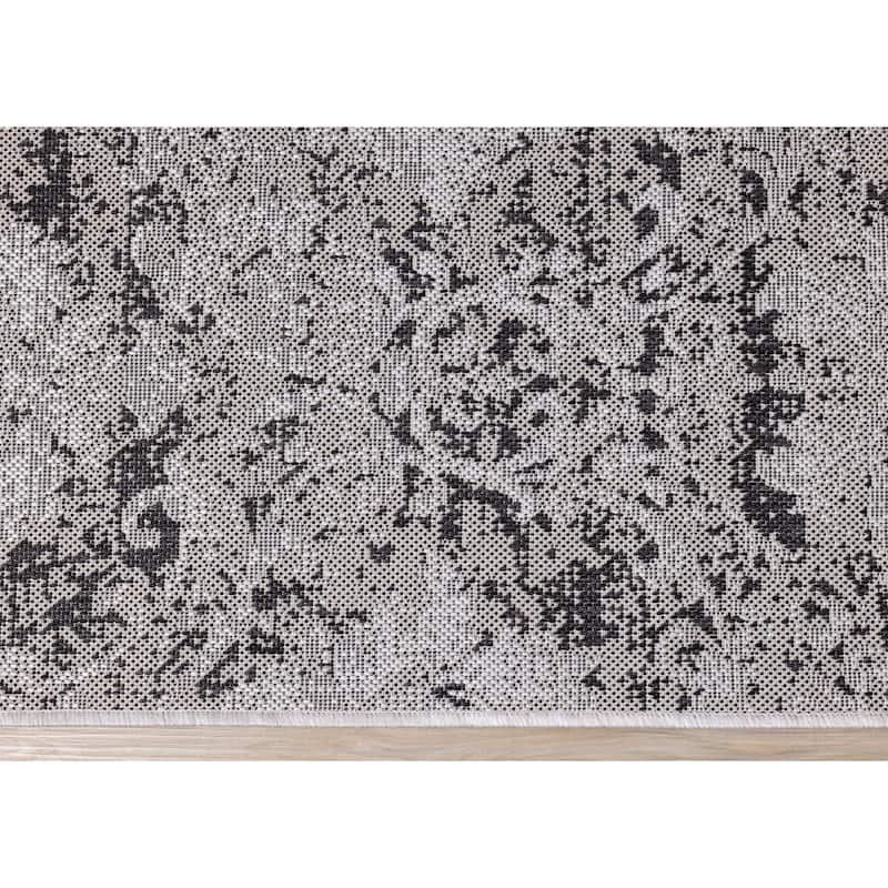 Jackson Collection - Grey/ Black Distressed Damask Indoor/Outdoor Rug