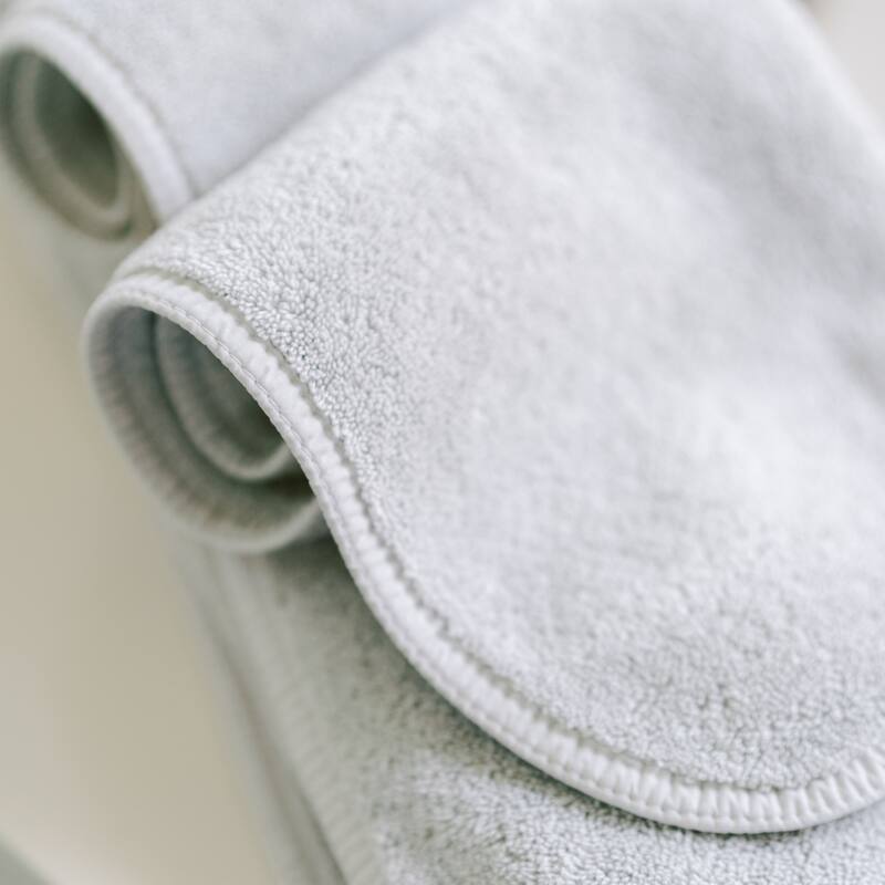 Jennifer Adams Lago Hand Towel - Heather Gray