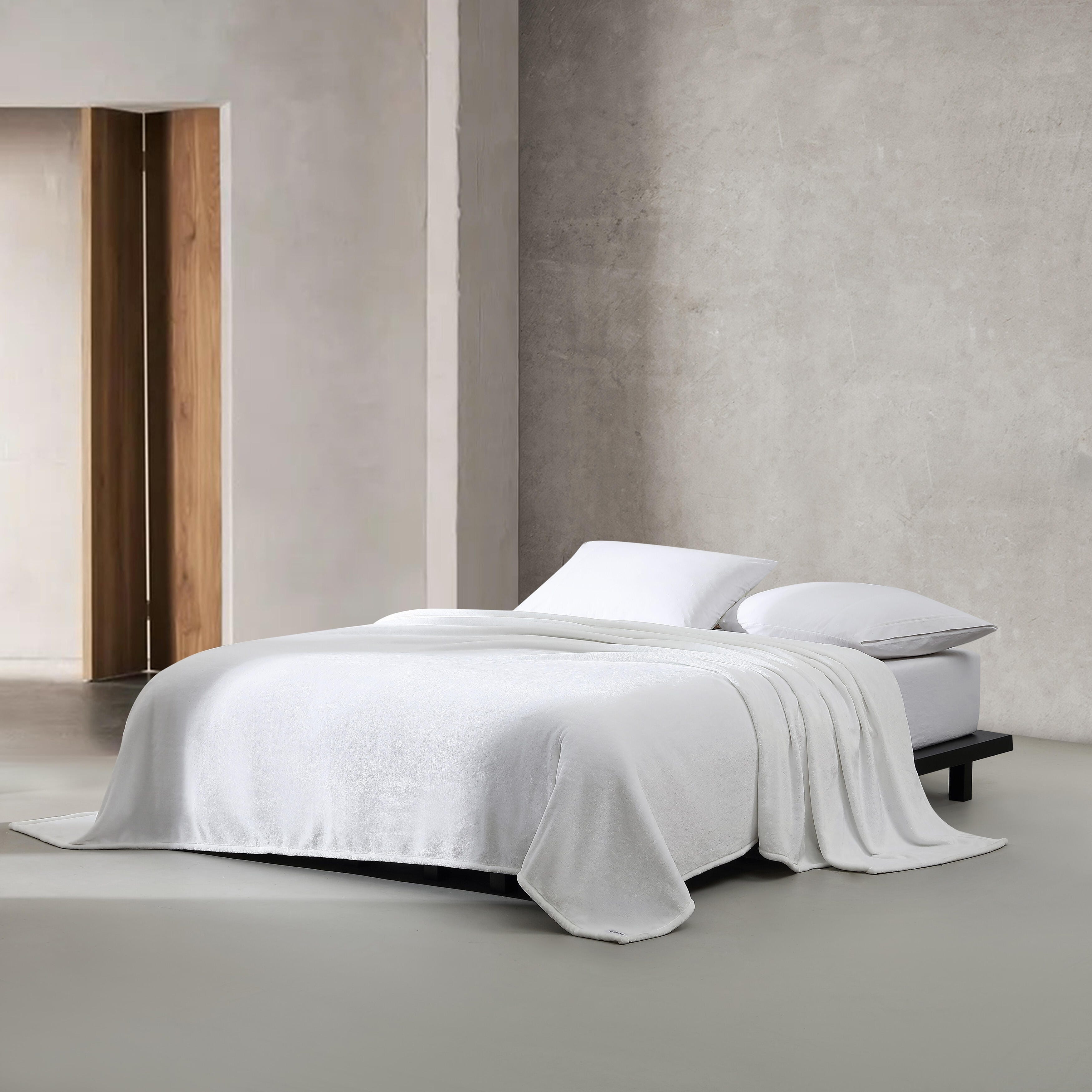 Calvin Klein Plush Solid Reversible Blanket Twin Light Grey