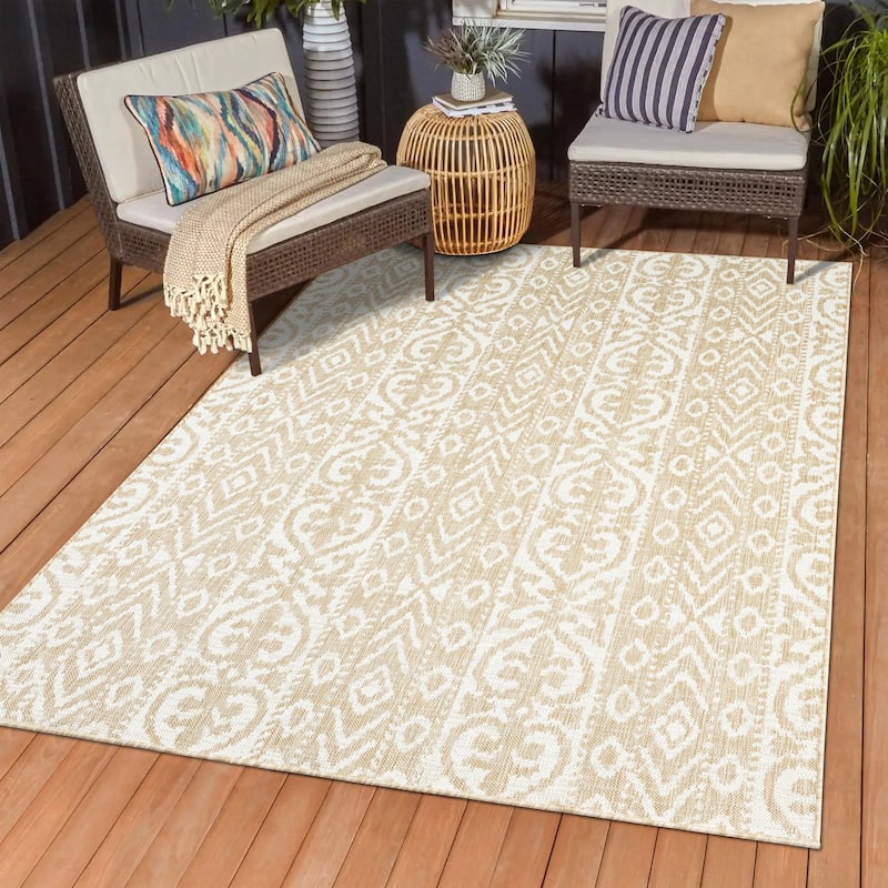 Sevita Entwined Ikat Geometric Indoor/Outdoor Rug