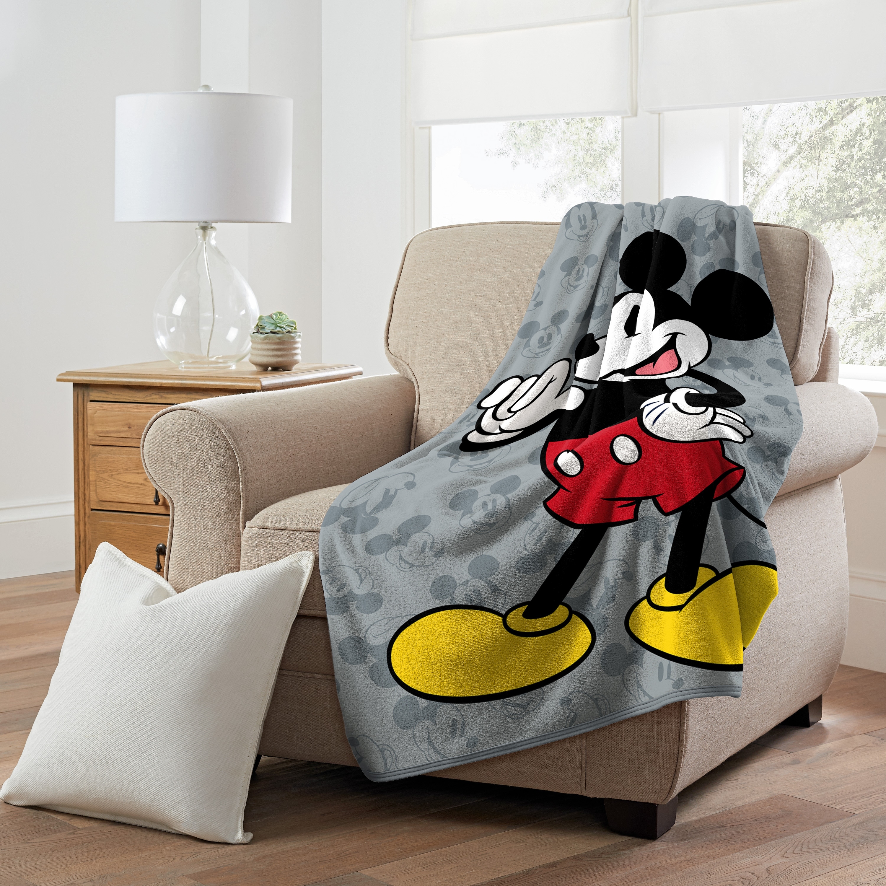 Disney Mickey Mouse This Is Mickey Micro Raschel Throw Blanket 18 x18