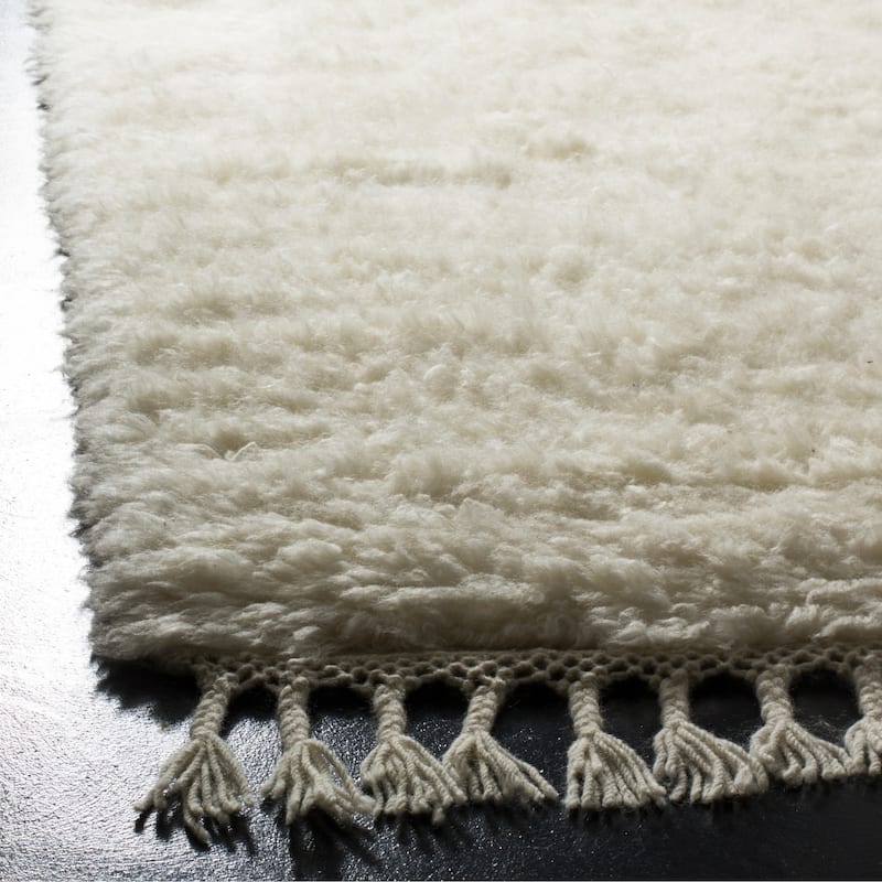 SAFAVIEH Hand-knotted Casablanca Shag Seva Tribal Wool Rug