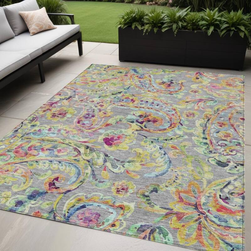 HomeRoots Paisley Transitional Rectangle Outdoor Rug - 5' X 8'