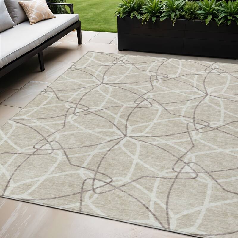 HomeRoots Geometric Modern Rectangle Outdoor Rug - 5' X 8'