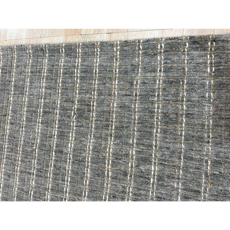 Hand-Knotted Wool Loop and Pile Rug, 9' x 12', White Area Rug, Timeless Soft Wool Design for Elegant Decor - L