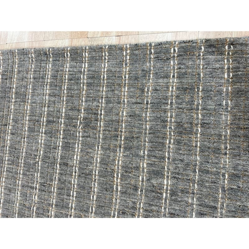 Hand-Knotted Wool Premium Gray Rug, 4' x 6', Gray Area Rug, Contemporary Handcrafted Design for Modern Rooms - L