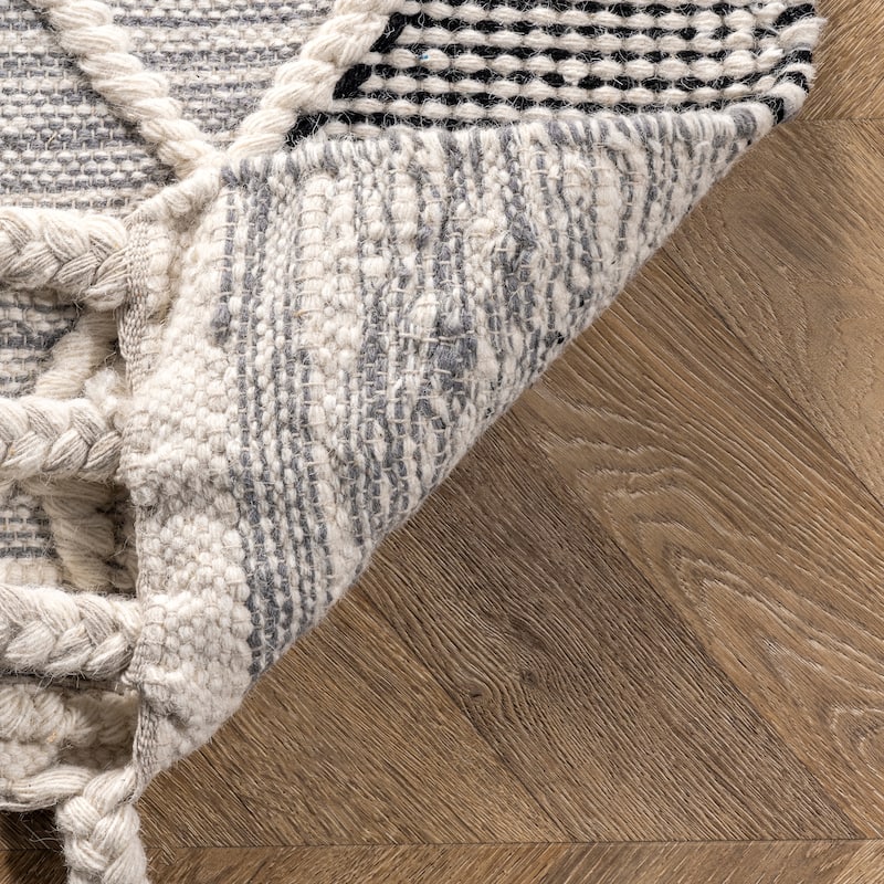 Nuloom Becca Diamond Trellis Tassel Wool Area Rug