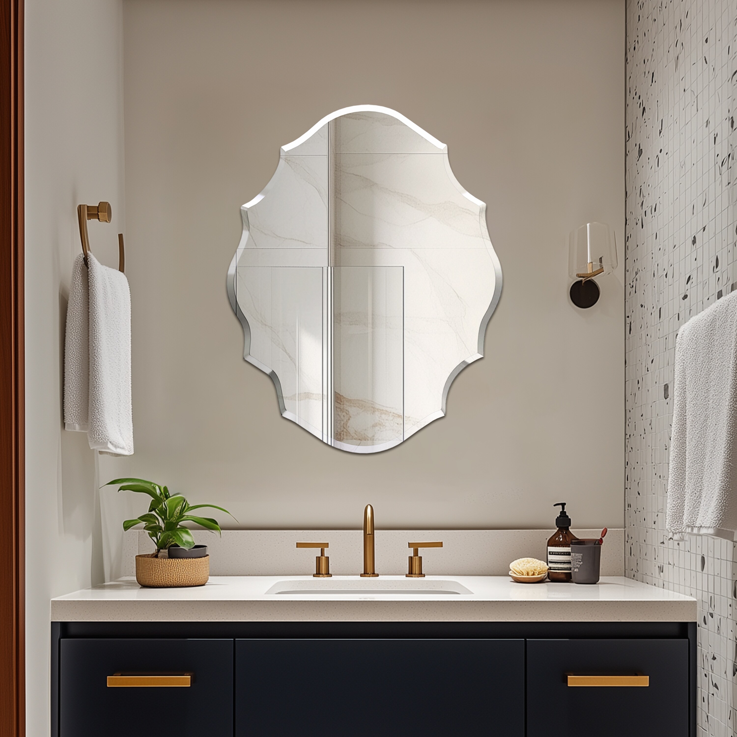 BED & BATH BEYOND ウォールミラー 　鏡　ミラー　46x56 Beveled Frameless Wall Mirror Elegant Scalloped Bathroom