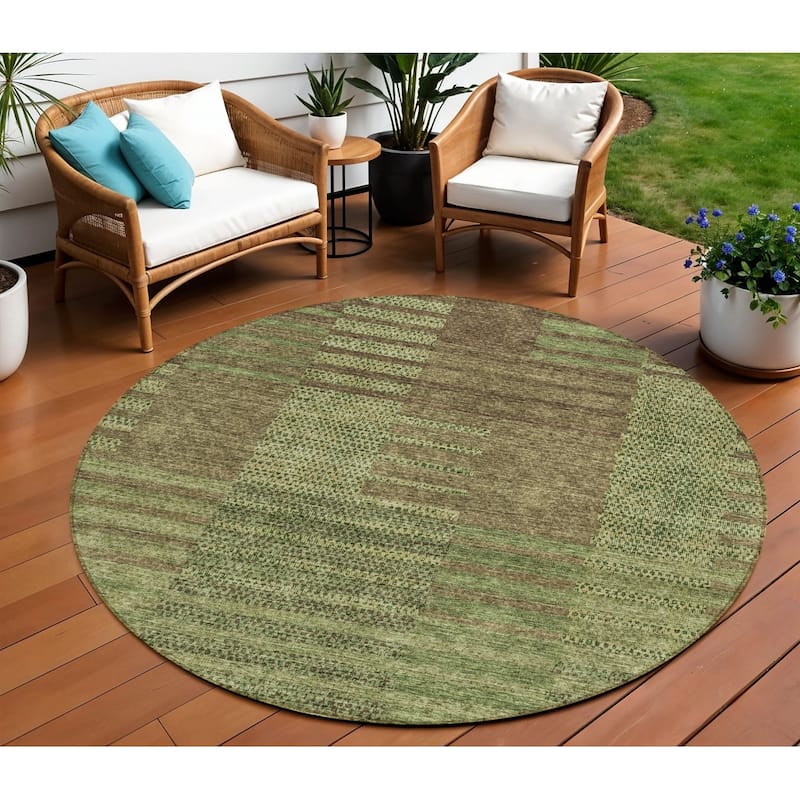 HomeRoots Striped Modern Rectangle Outdoor Rug - 8' Round