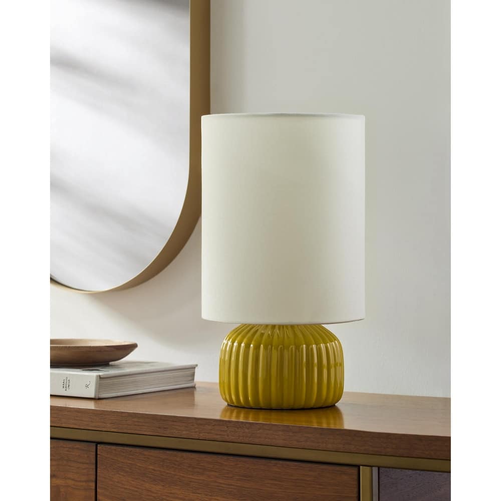 Livabliss Vadso Traditional Accent Table Lamp