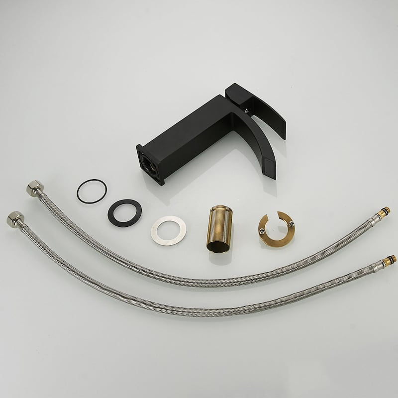 Single Hole Single-Handle Bathroom Faucet in Black